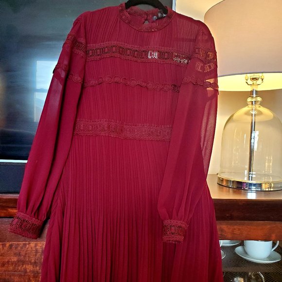 🆕️ 💃🏻 NWT Aqua Pleated Lace-Trim Dress - Picture 4 of 8